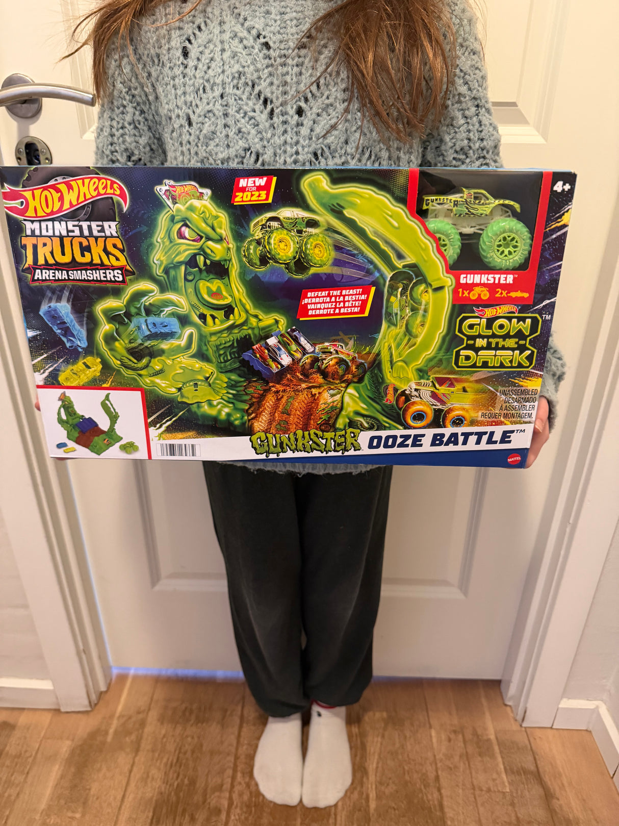 Hot Wheels Monster Trucks Arena Smashers glow in the dark