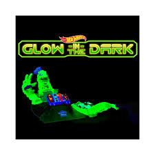 Hot Wheels Monster Trucks Arena Smashers glow in the dark