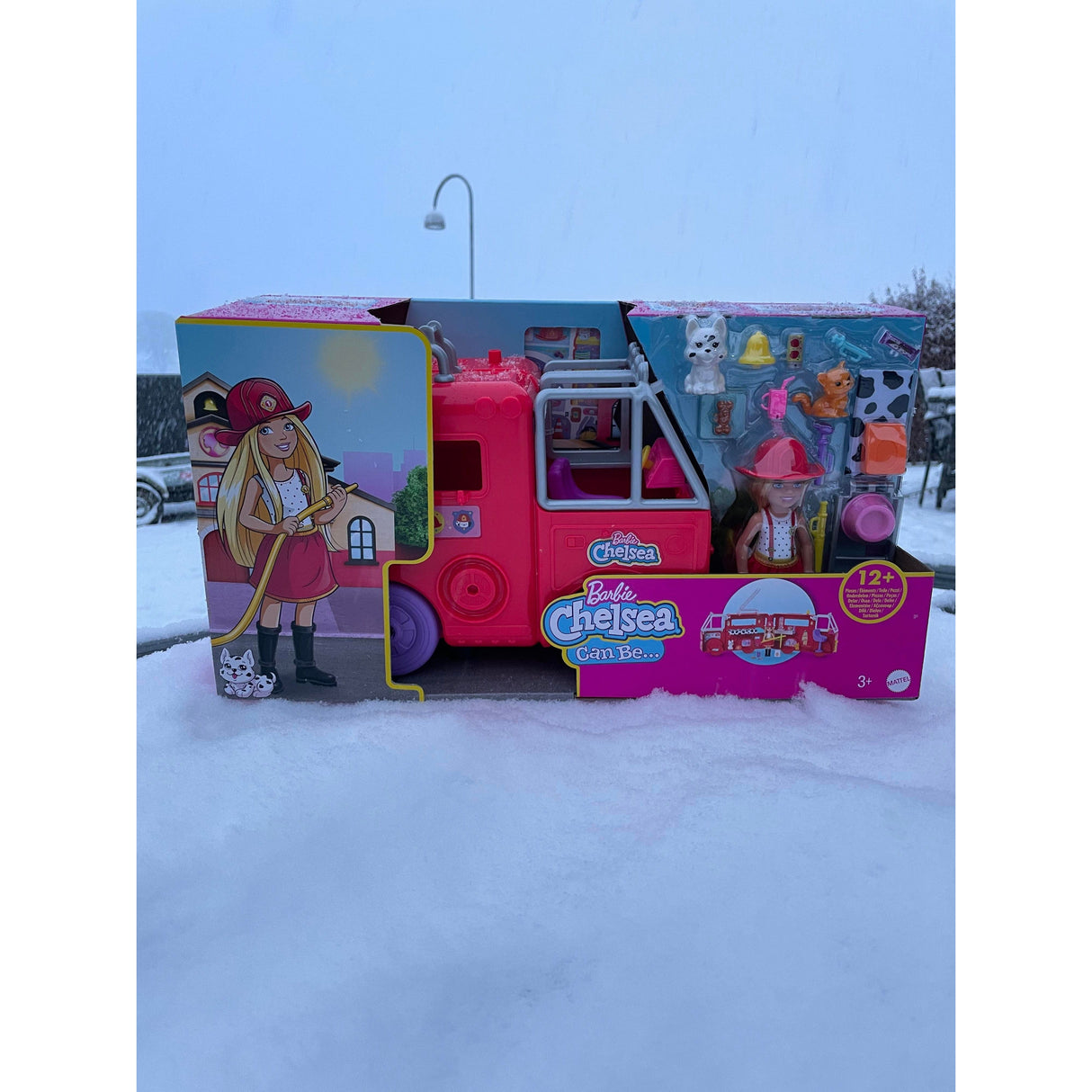 Barbie Brandbil incl figur og masser af dele - 21x40 cm