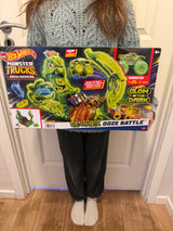 Hot Wheels Monster Trucks Arena Smashers glow in the dark